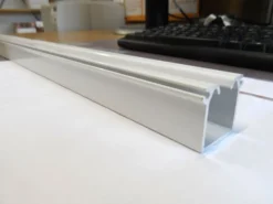 Kannatinkisko alum. valk. 150cm FP-taiteoveen