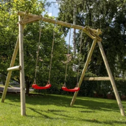 Keinuteline Nordic Play Active, mukana keinuistuimet ja keinujen kiinnikkeet