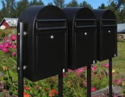 Postilaatikon ryhmäasennusjalusta Bobi Link 150 cm musta