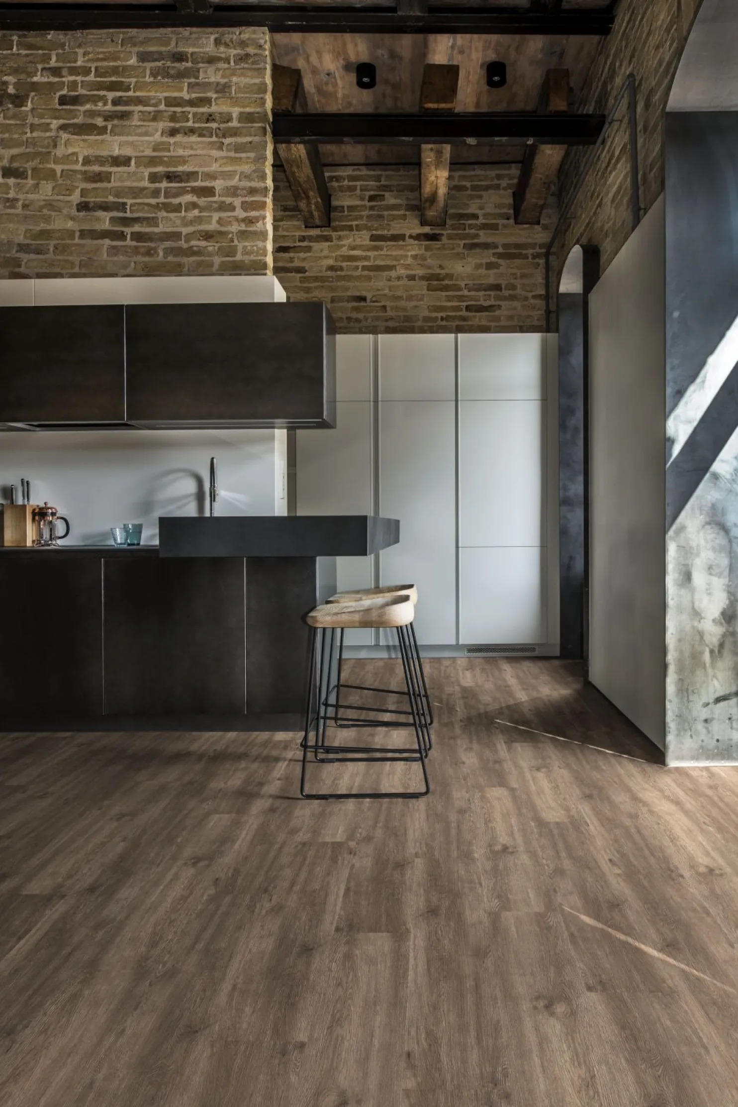 Vinyylilankku Kährs Luxury Tiles Saxon, 1210x172x5mm, integroitu askeläänieriste